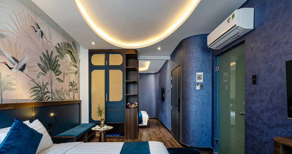 Family Triple Room, 2 Queen Beds photo 2