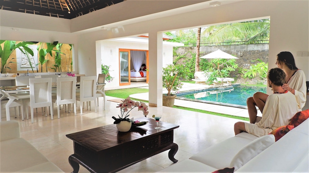 Luxury Villa photo 2