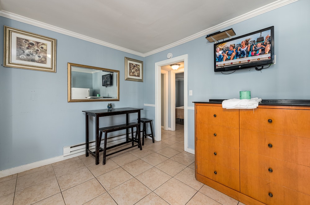 Suite, 2 Bedrooms - Photo 8