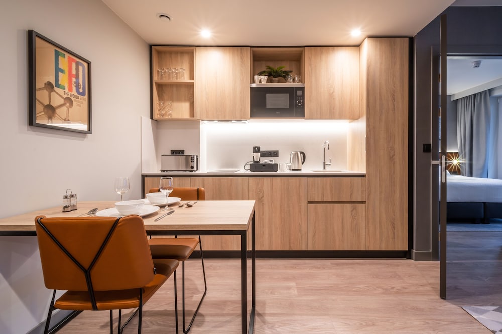 Suite, 1 Bedroom - Photo 4