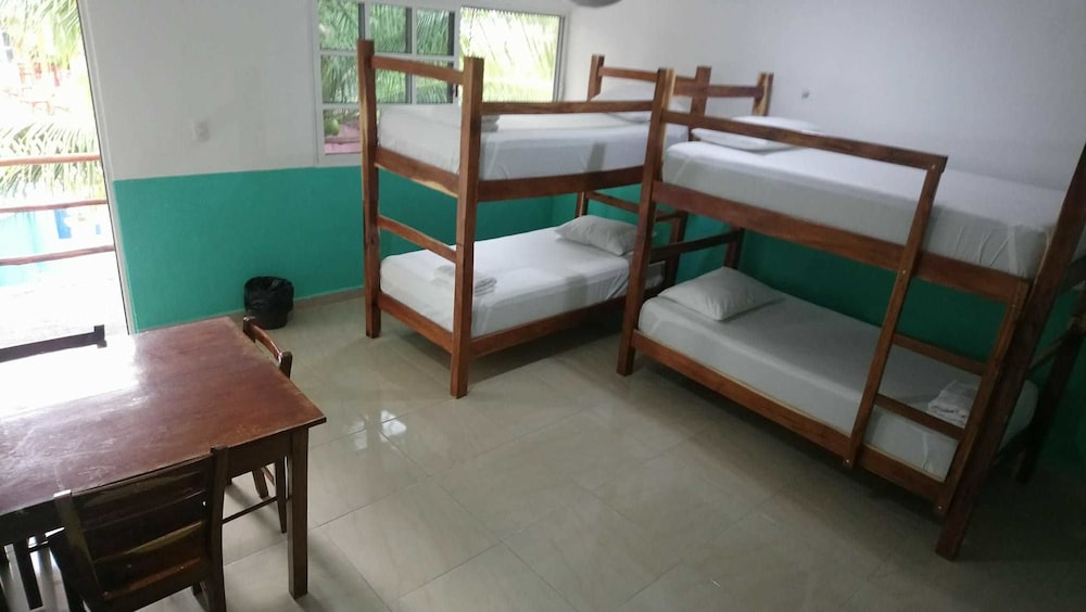 Basic Quadruple Room, Multiple Beds photo 3