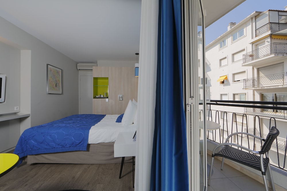 Double Room, Balcony, Garden View - Photo 9