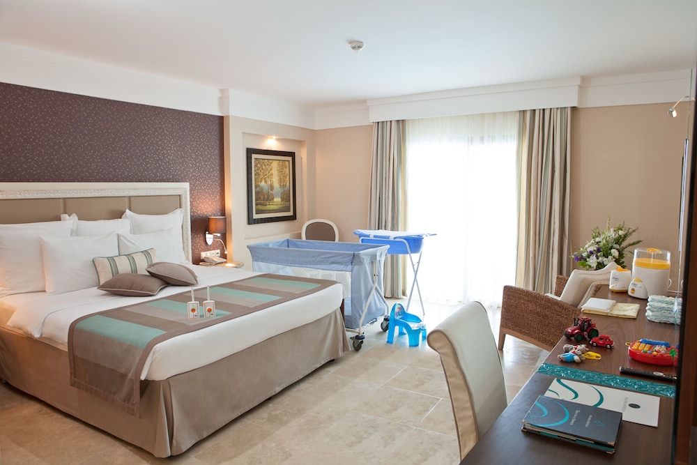 Family Suite, Partial Sea View