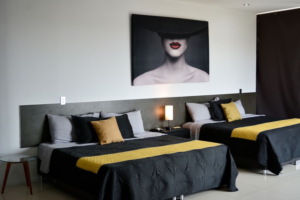 Family Room, City View photo 1