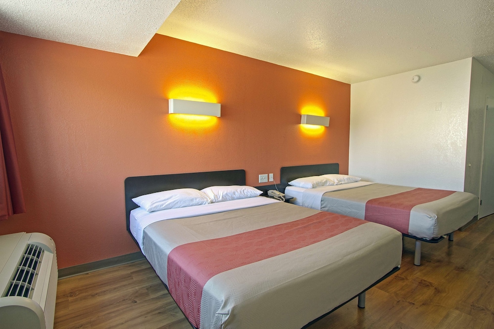 Deluxe Room, 2 Double Beds, Accessible, Non Smoking photo 2