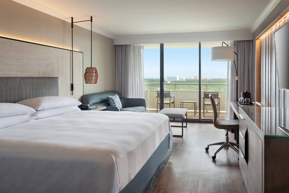 Room, 1 King Bed, Balcony, Pool View