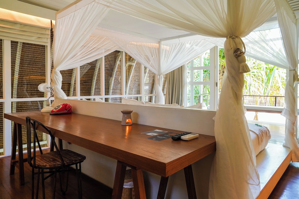 Cabana with Free Minibar - Photo 10