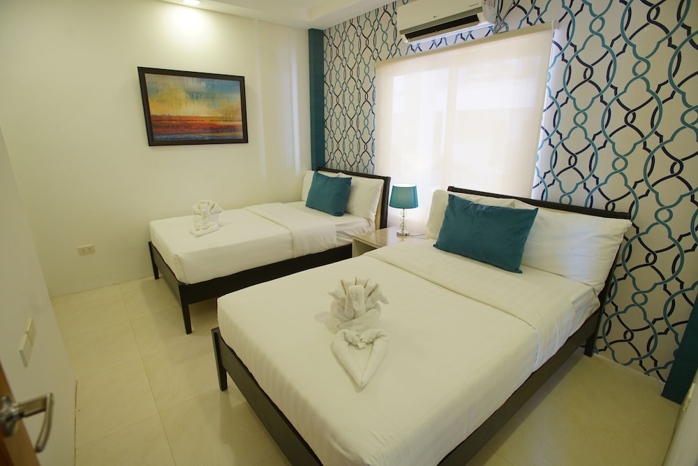Family Suite, Pool View photo 2