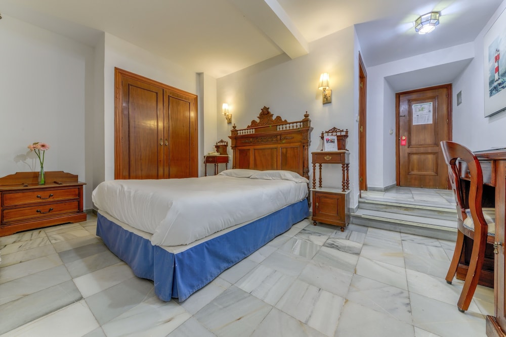 Economy Double or Twin Room photo 3
