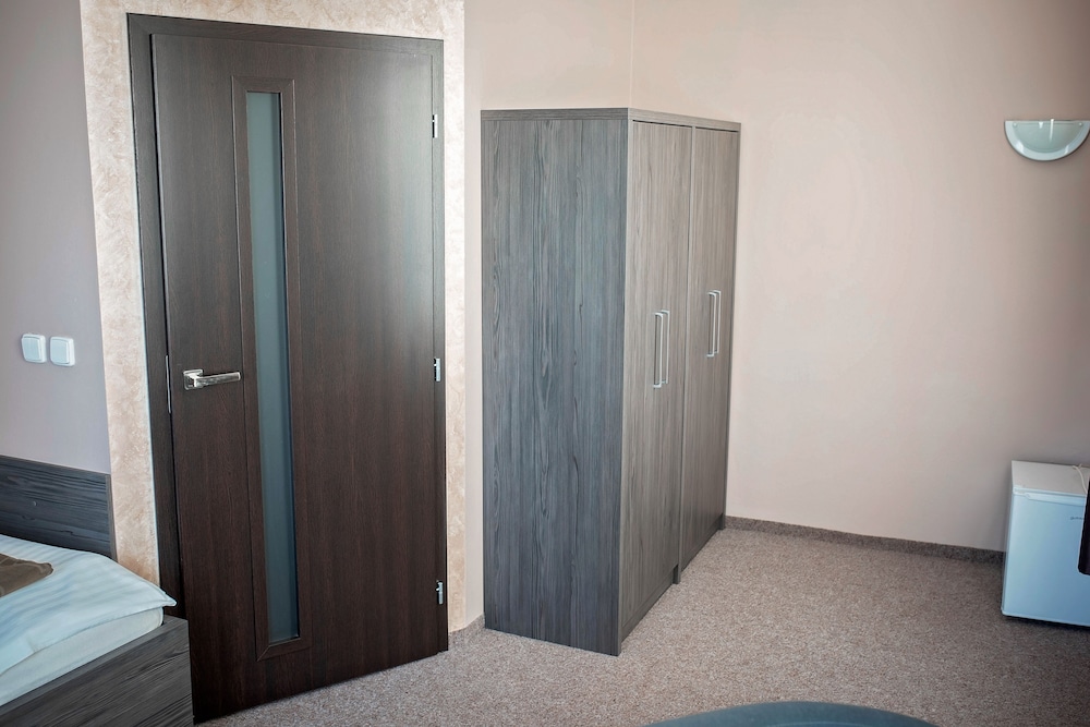 Basic Twin Room photo 2