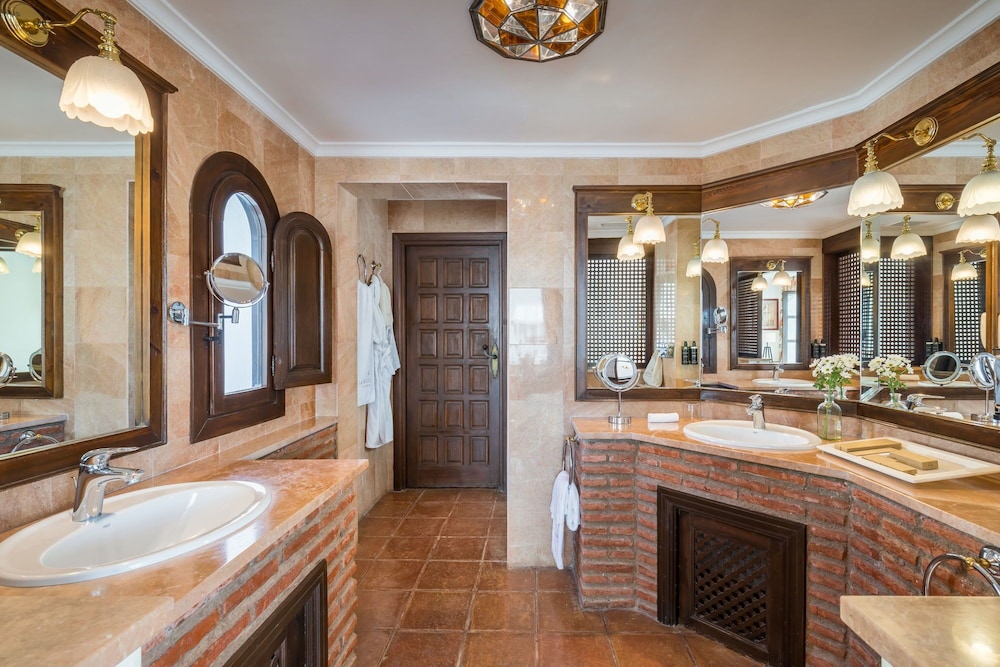 Presidential Suite, 2 Bedrooms, Jetted Tub photo