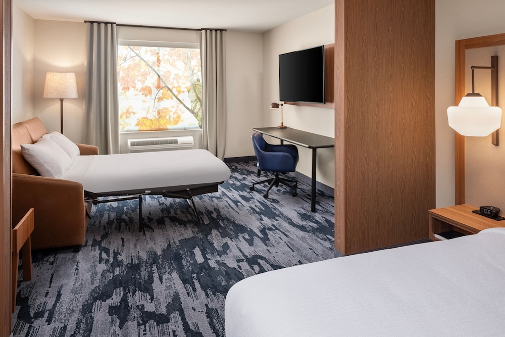 Suite, 1 King Bed - Photo 2