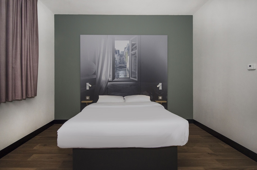 Double Room, Non Smoking - Photo 5
