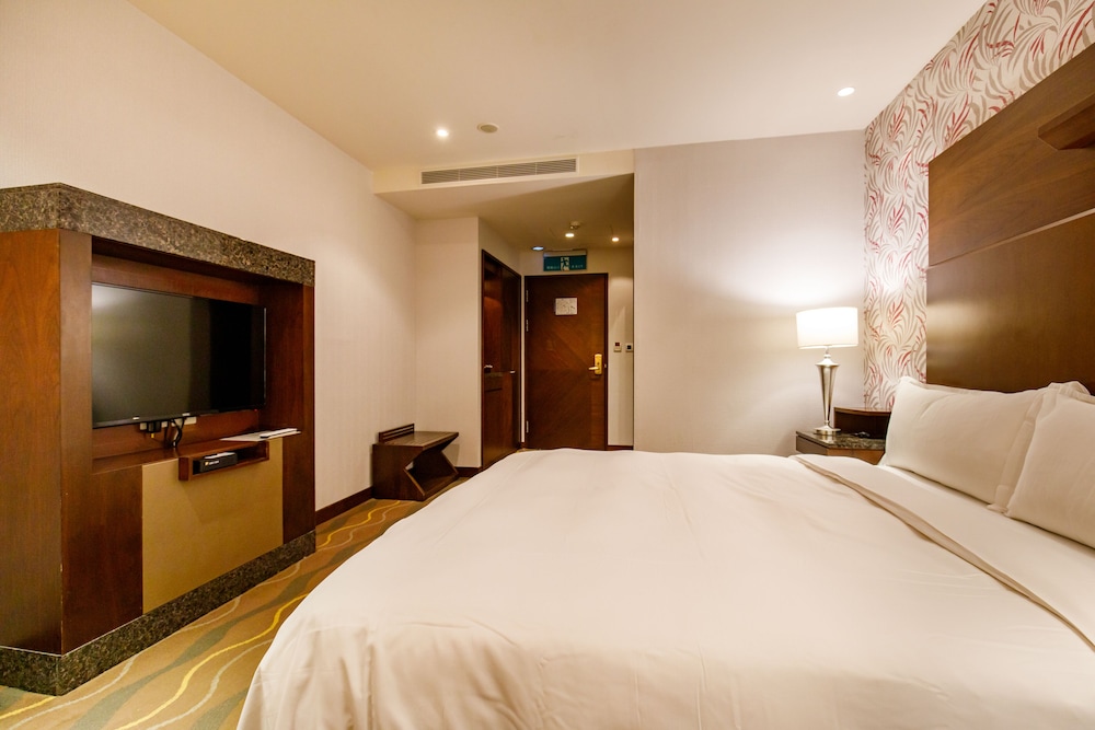 Standard Room, 1 King Bed photo 2