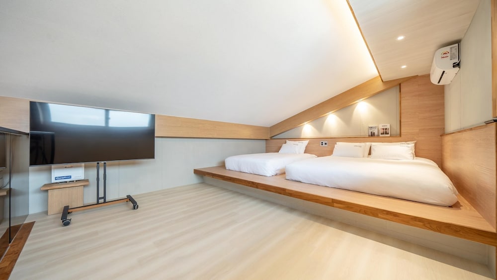 Basic Room, 1 Bedroom (Room 303) - Photo 3