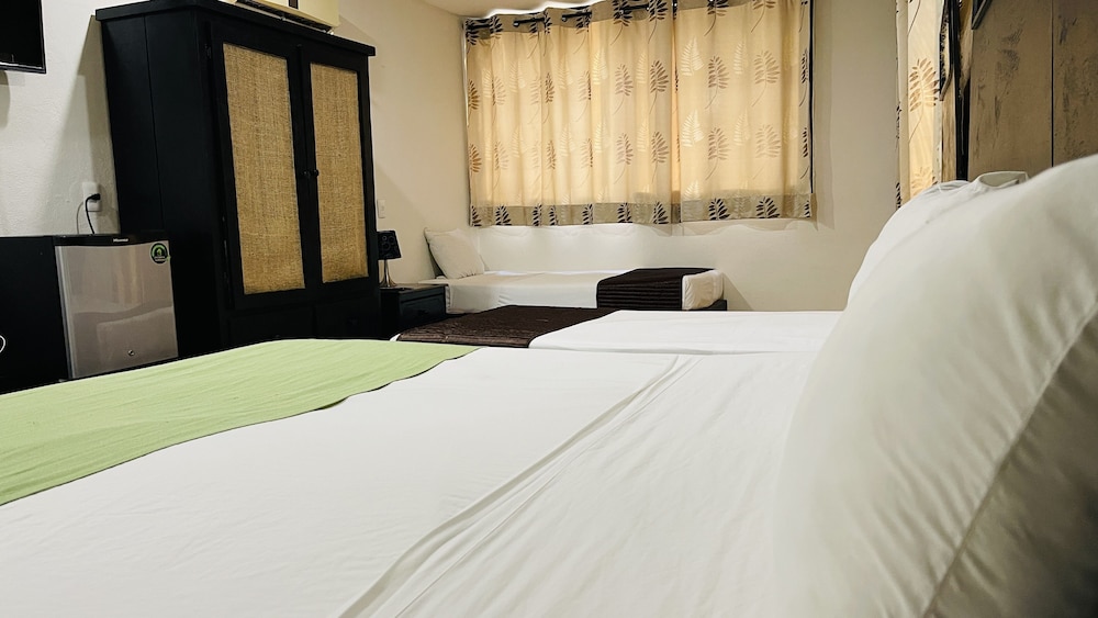 Basic Quadruple Room - Photo 11