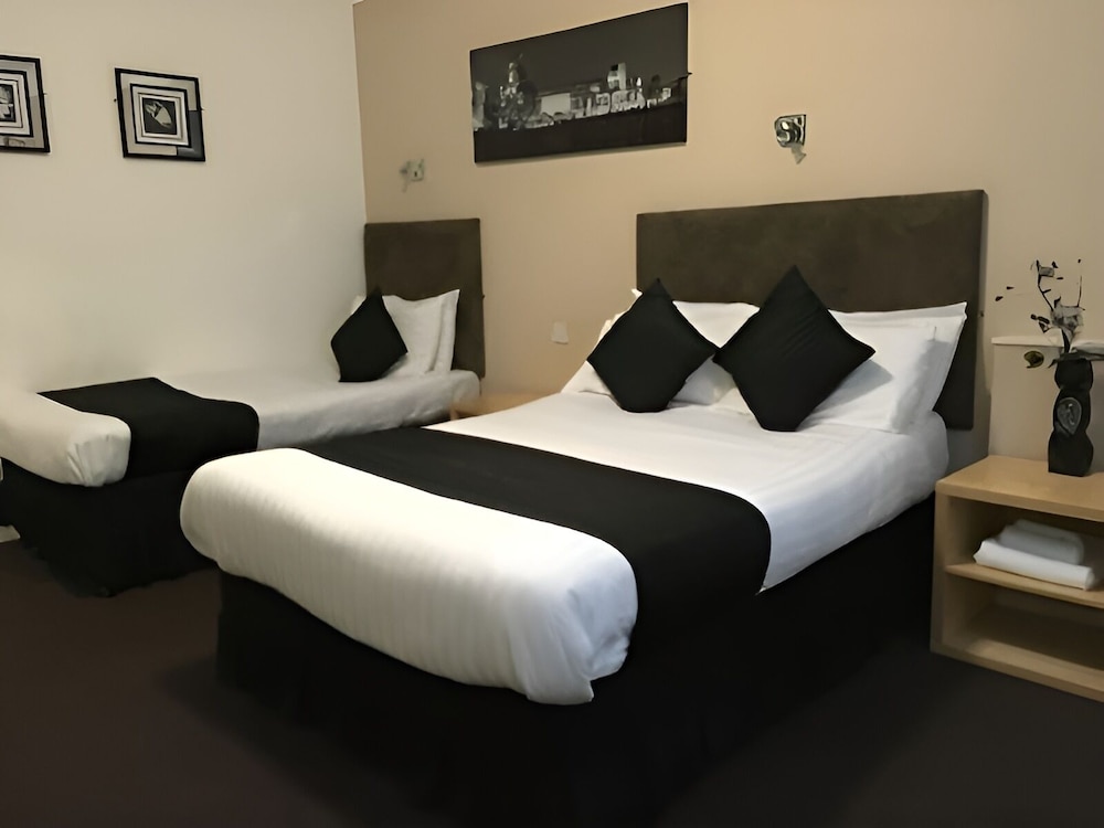 Family Suite, Ensuite photo 3