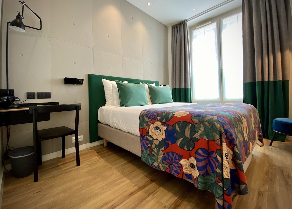 Le Basile Hôtel bedroom photo