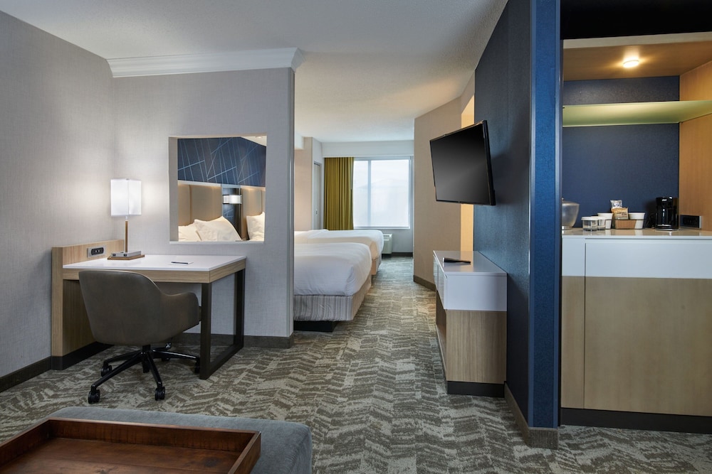 Suite, 2 Double Beds (Hearing Accessible) photo 1