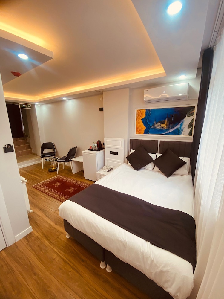 Superior Queen Room - with Balcony photo 1