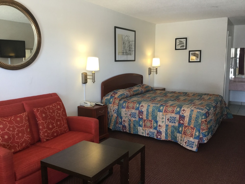 Deluxe Room, 1 King Bed, Smoking photo 2