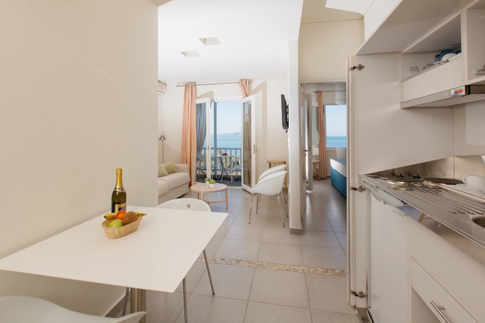 Family Suite, 1 Bedroom, Sea View - Photo 2