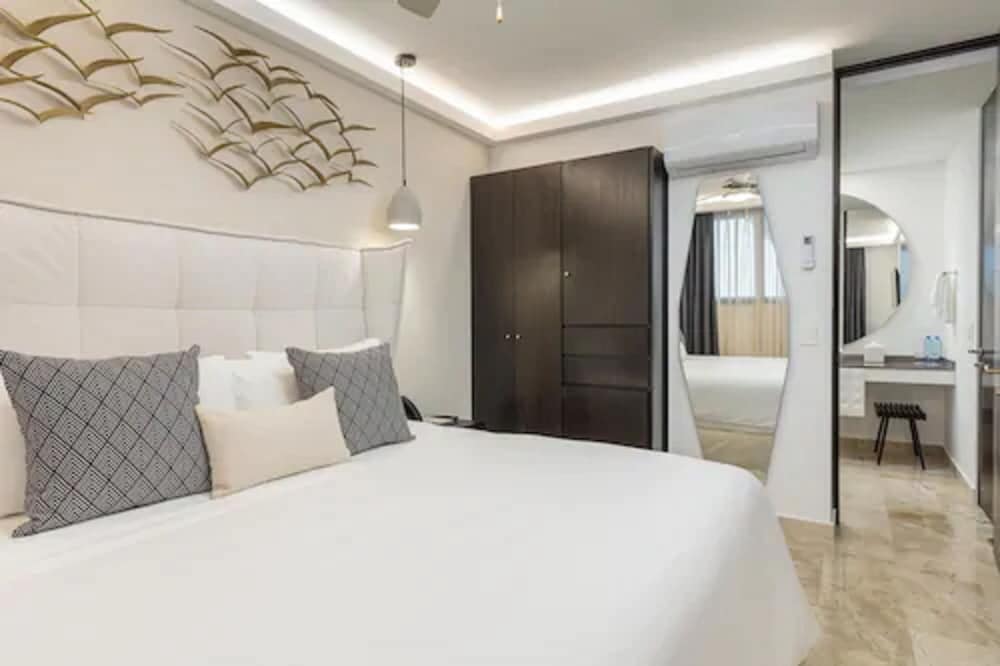 Deluxe Suite - Photo 3