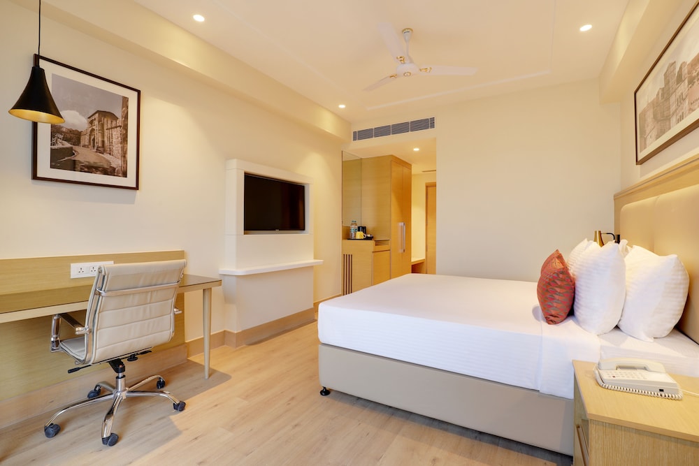 Deluxe King Room - Photo 5