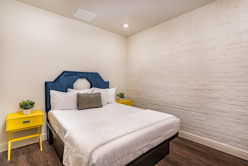 Luxury Condo 306