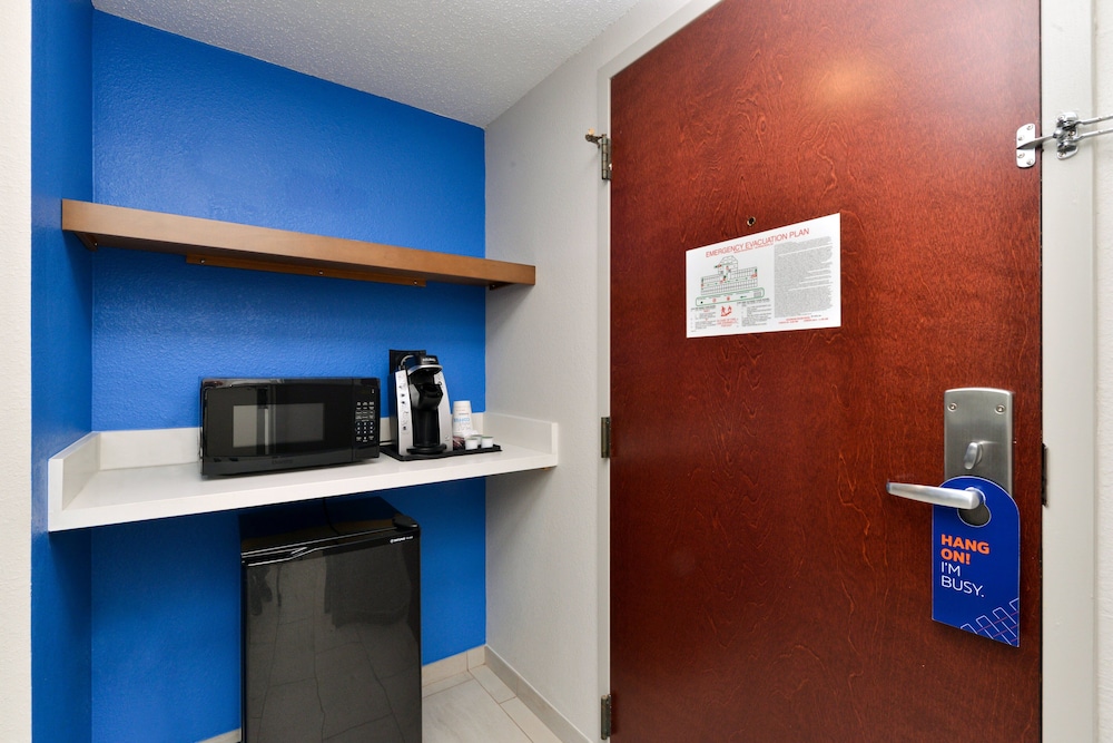 Suite, 2 Queen Beds (Living Area) photo 2