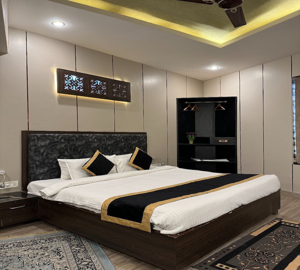 Premium Room - Photo 10