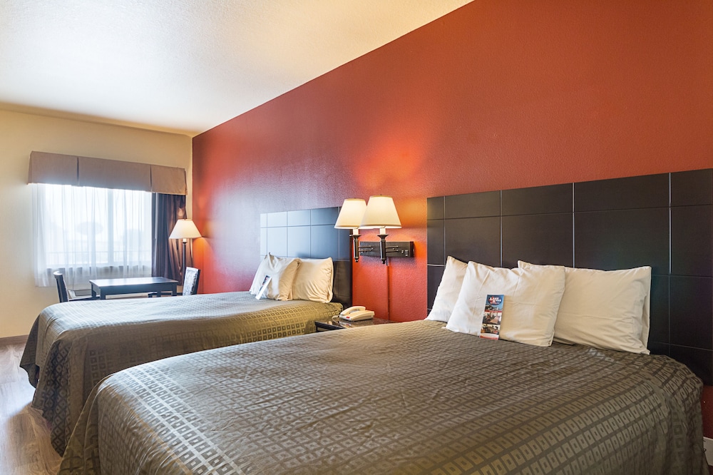 Standard Room, 2 Queen Beds, Non Smoking, Refrigerator & Microwave - Photo 3