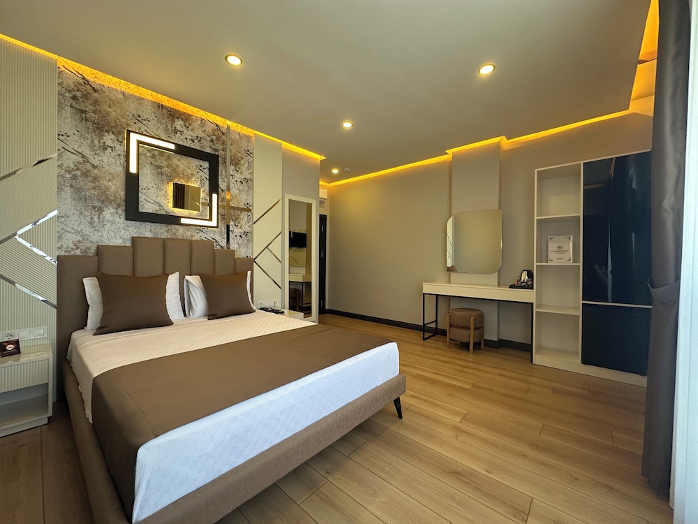 Deluxe Double or Twin Room