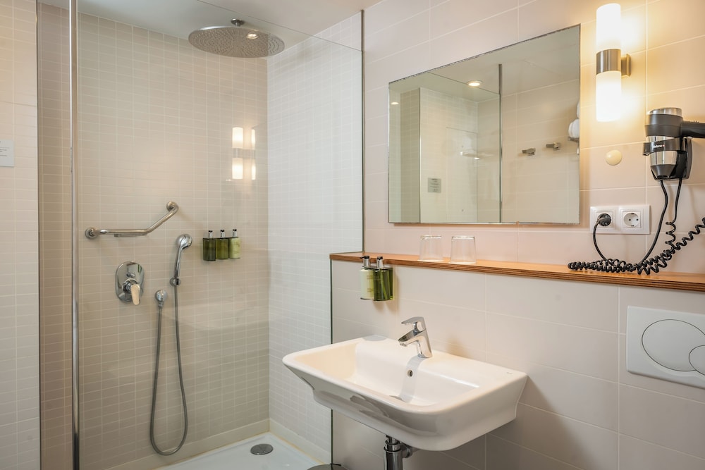 Premium Double Room Single Use, Sea View (& Pool view) - Photo 13