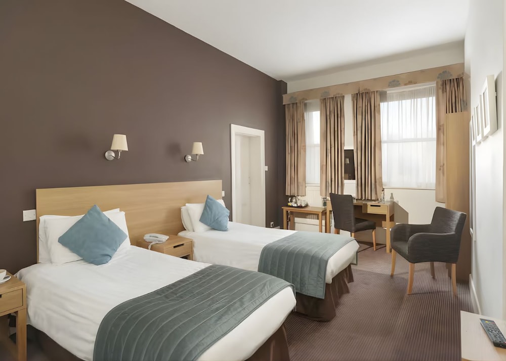 Superior Twin Room, Ensuite photo 3