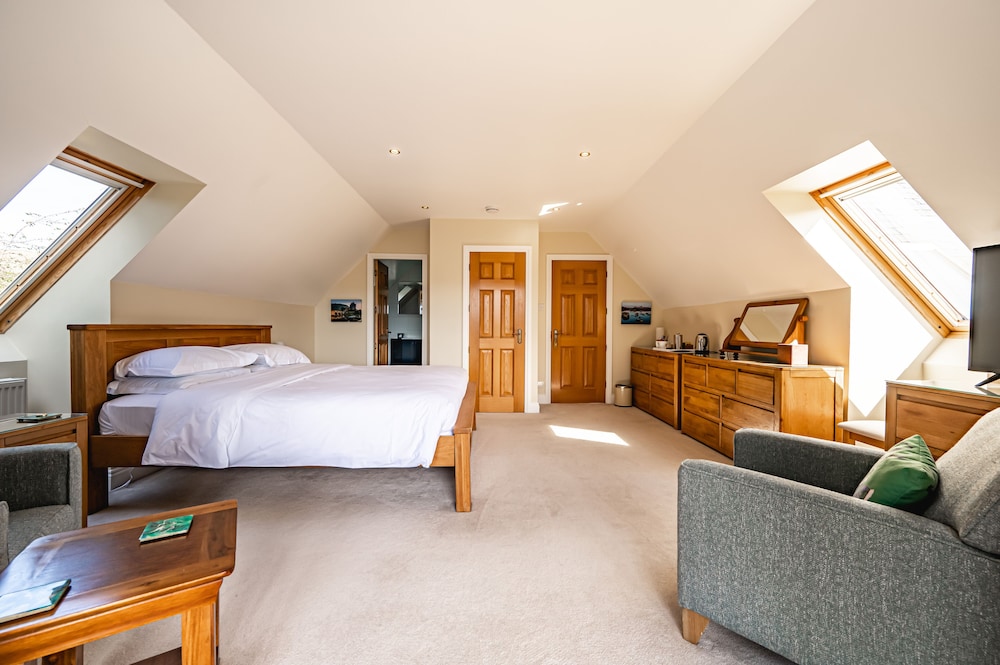 Superior Double Room, 1 King Bed, Balcony photo 3