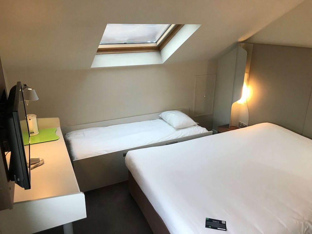 Standard Room, Multiple Beds - Photo 3