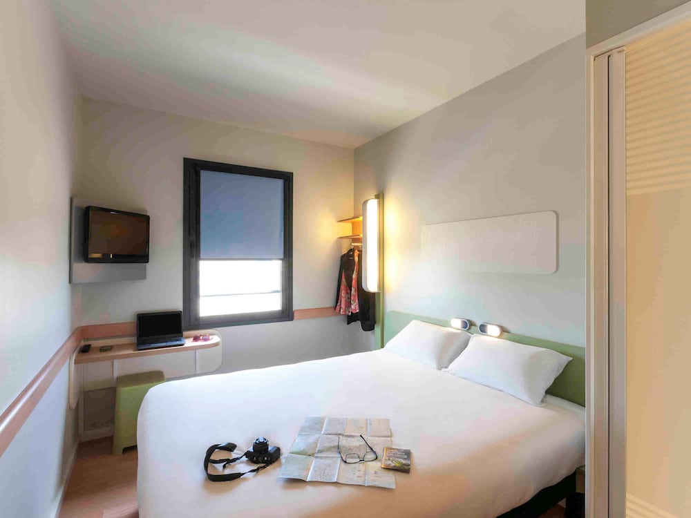 Basic Room, 1 Double Bed - Photo 2