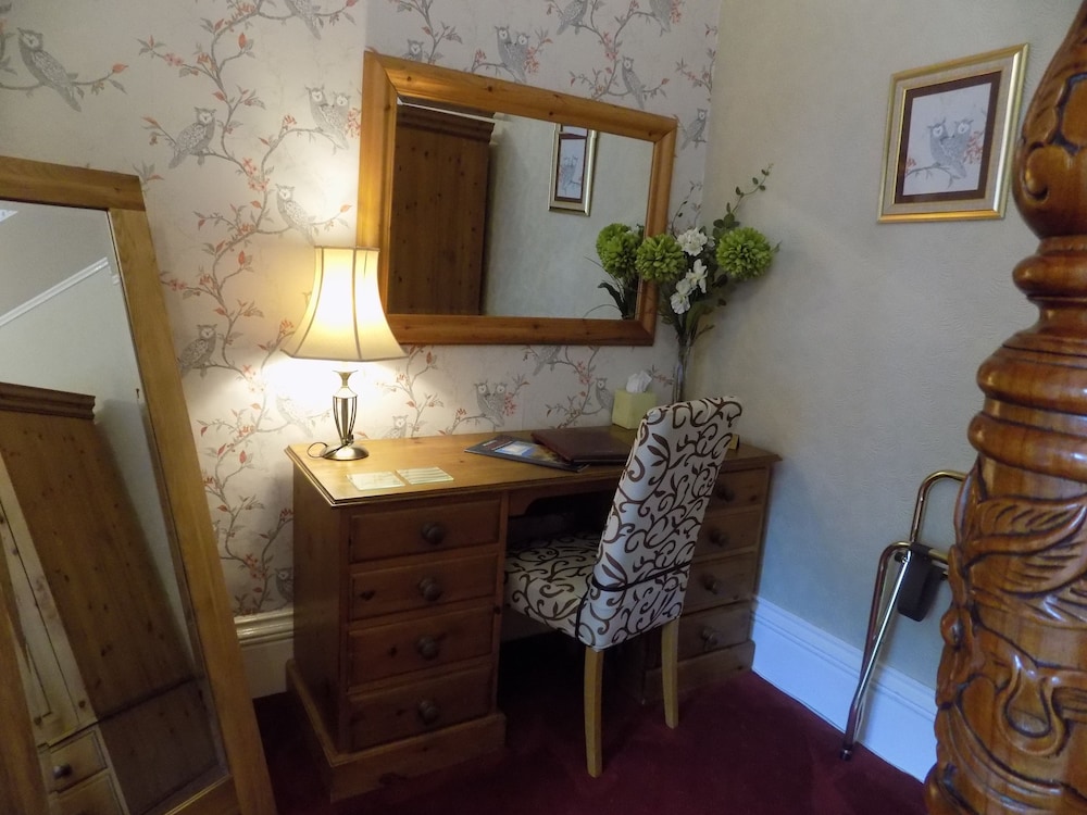 Deluxe King Room, Ensuite photo 3