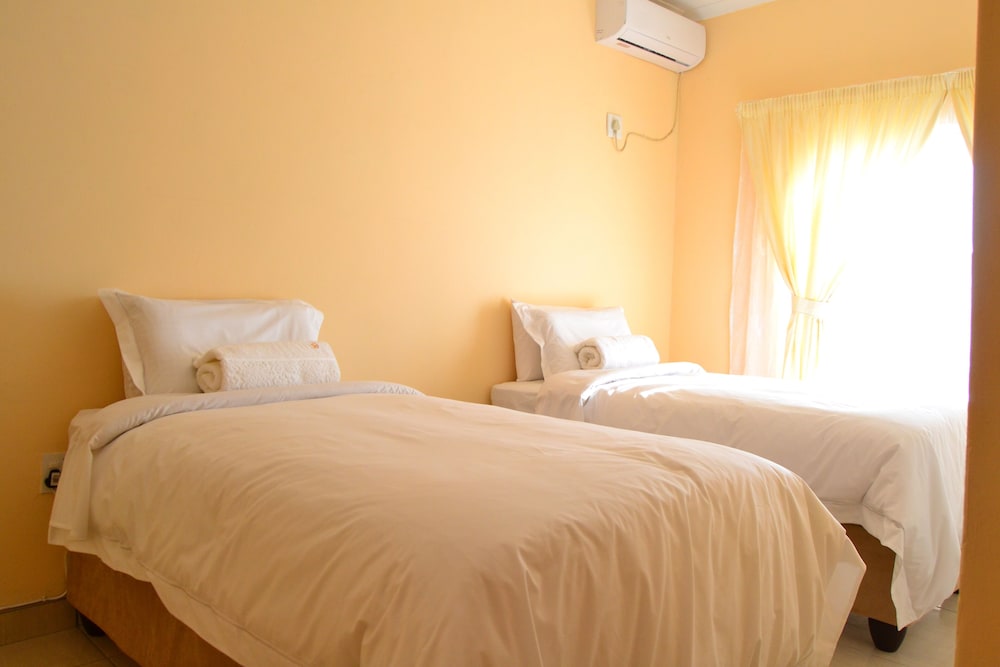Basic Twin Room photo 1
