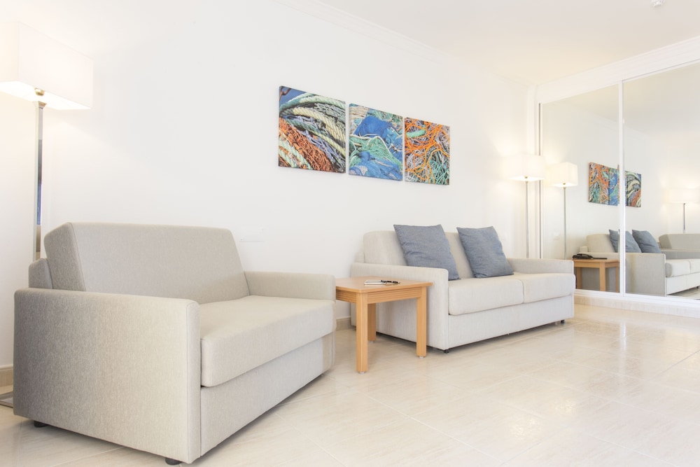 Family Room, Partial Sea View (2 Adults + 2 Children)