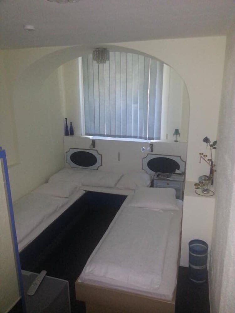 Twin Room - Photo 4