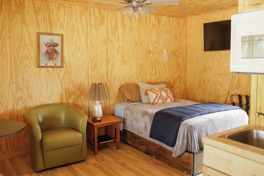 Wagon Wheel Suite #1(1 Full Bed) photo 3