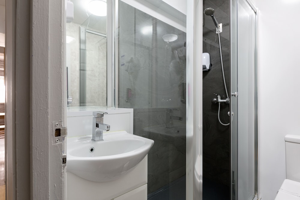 Comfort Triple Room, Private Bathroom photo 3