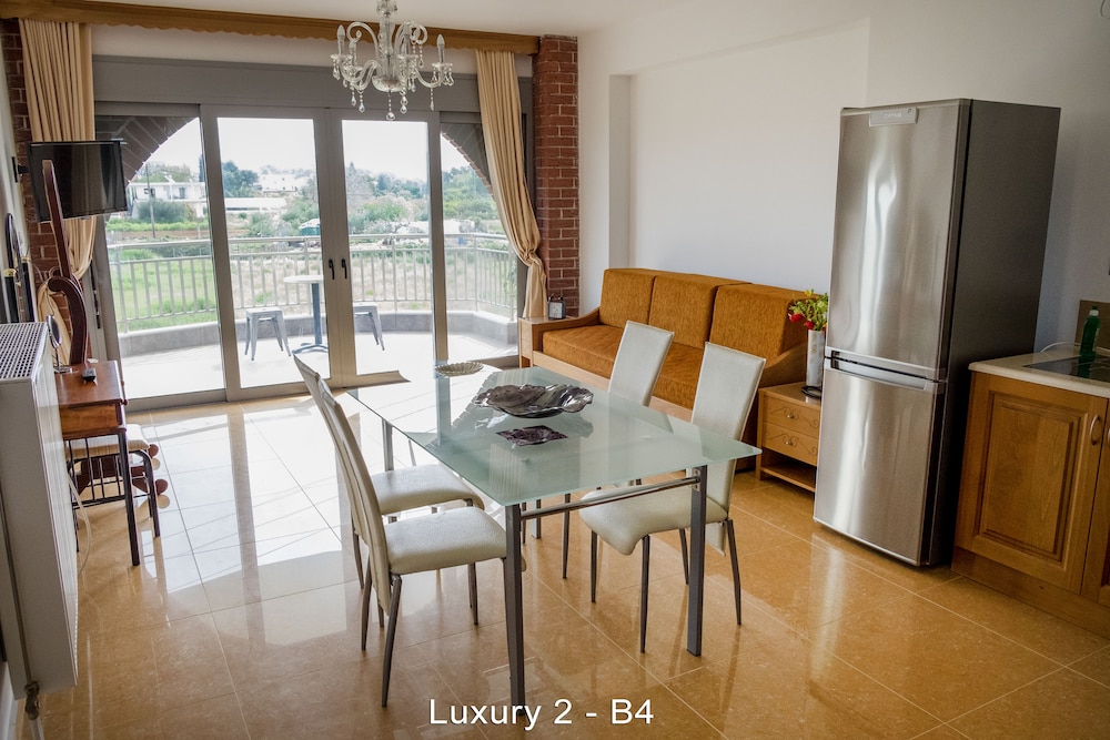 Luxury Suite, 3 Bedrooms, Pool View (4 adults + 2 children) photo 2