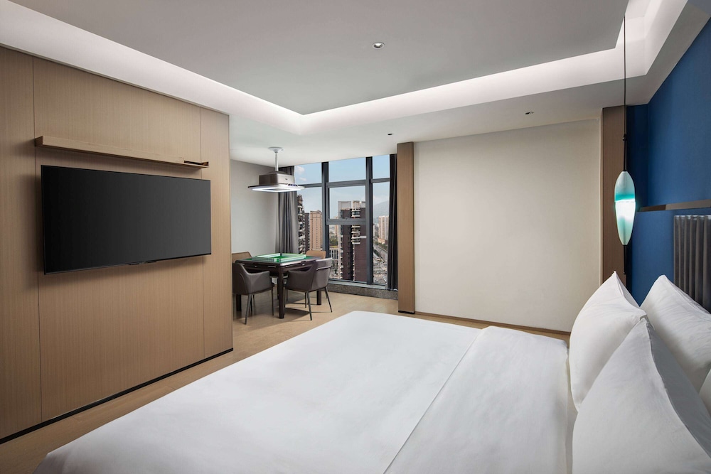 Room, 1 King Bed, Non Smoking (Mahjong)