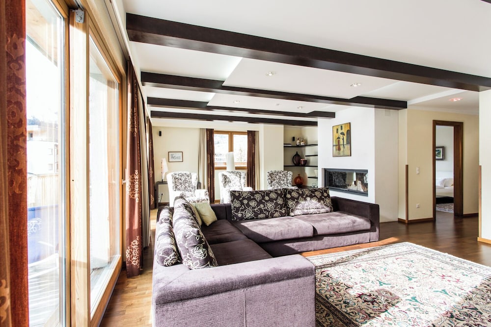 Executive Suite - Photo 8