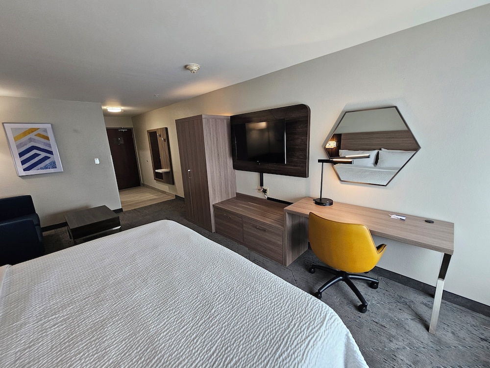 Suite, 1 King Bed with Sofa bed, Accessible (Accessible Tub) - Photo 3