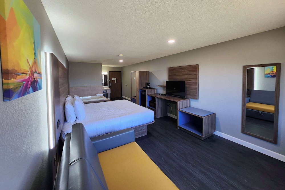 Suite, 1 King Bed with Sofa bed, Non Smoking - Photo 1