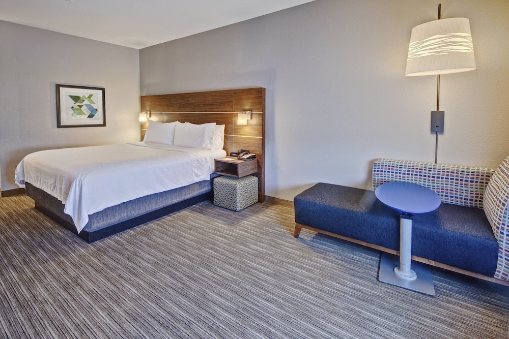 Standard Room, 1 King Bed - Photo 1